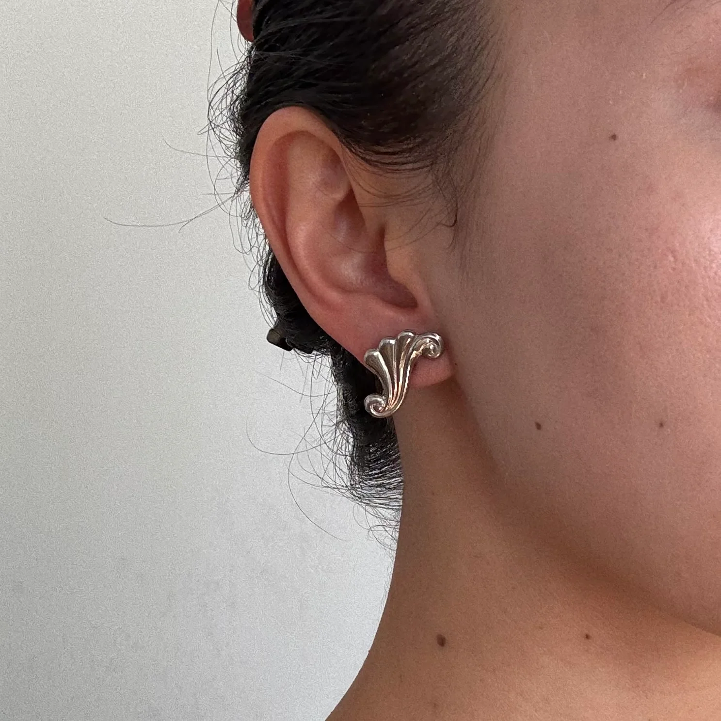 [Vintage Shell Drop] Seahorse Earrings - Image 2
